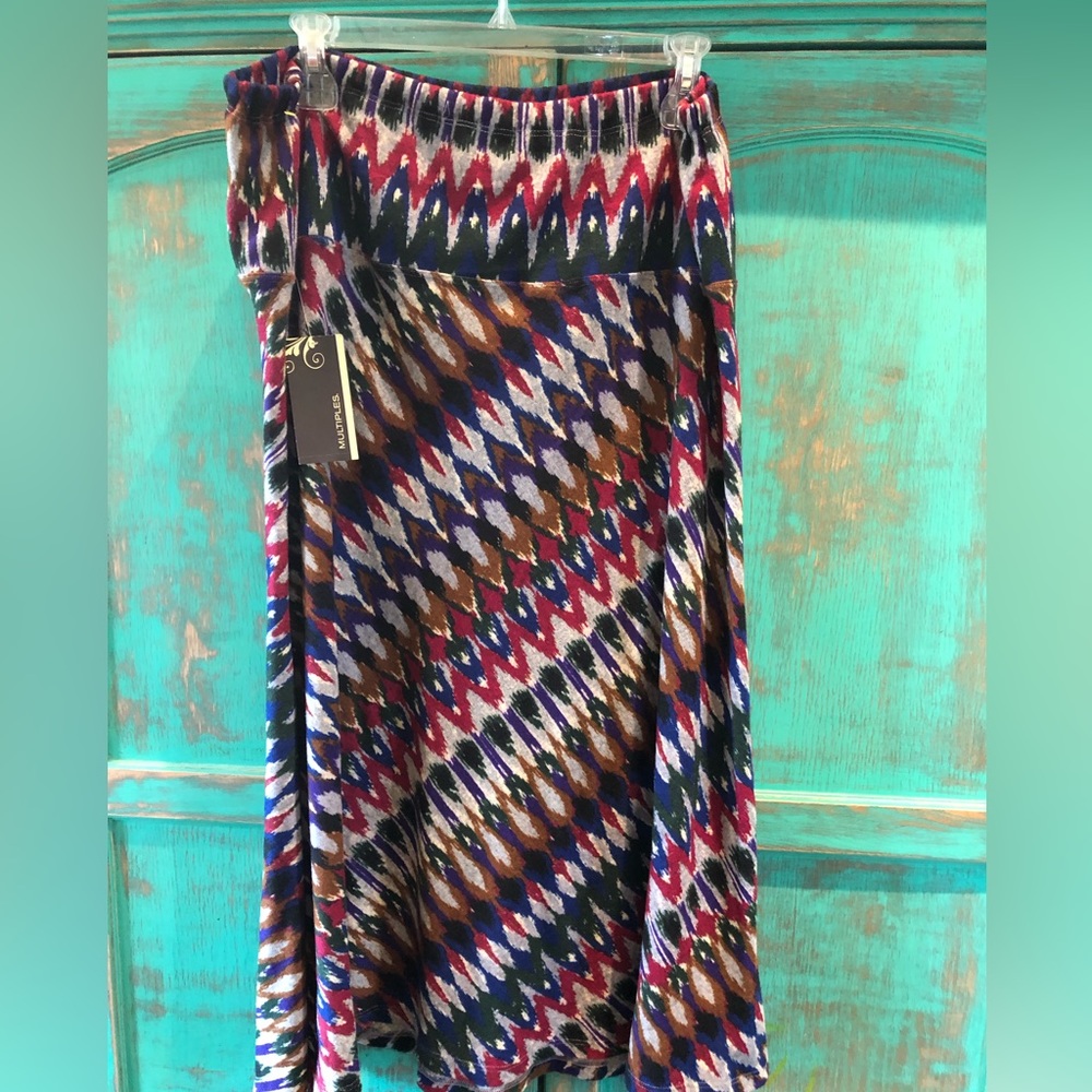 Beautiful NWT midi skirt by Multiples